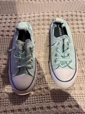 New - Never Worn Converse Low Top Sneakers in Mint Green